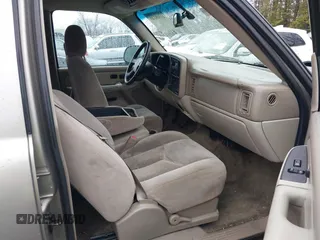 2003 Chevrolet Suburban LT z VIN 3GNFK16Z23G208162, wystawiony jako IAAI lot #41508649 z przebiegiem 329 695 mil mil oraz . Historia ofert i sprzedaży dostępna na DreamBid. Obrazek 5.