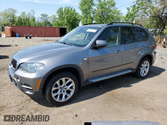 2011 BMW X5 35i z VIN 5UXZV4C55BL413040, wystawiony jako Copart lot #55246415 z przebiegiem 184 352 mil mil oraz Czysty tytuł • Clean title. Historia ofert i sprzedaży dostępna na DreamBid. Obrazek 1.