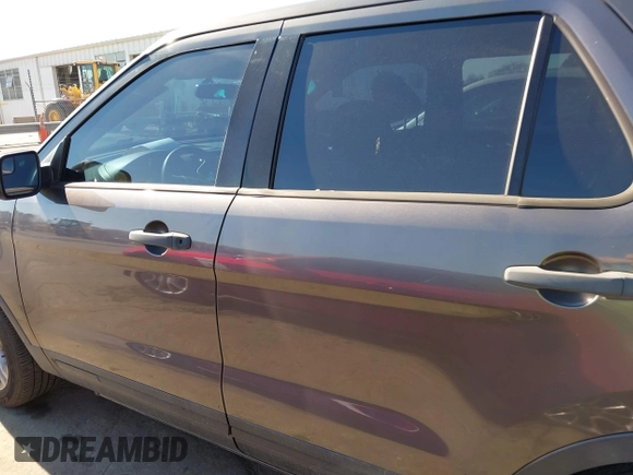 2017 Ford Police Interceptor Utility z VIN 1FM5K8AT7HGA70942, wystawiony jako IAAI lot #41491918 z przebiegiem 38 208 mil mil oraz . Historia ofert i sprzedaży dostępna na DreamBid. Obrazek 14.