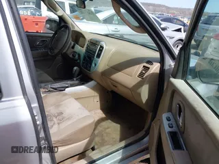2006 Mercury Mariner Convenience with VIN 4M2YU56Z86KJ12563, listed as a IAAI auction lot 41817401 with 152,156 mi miles and . Bid and sale history available at DreamBid. Image 5.