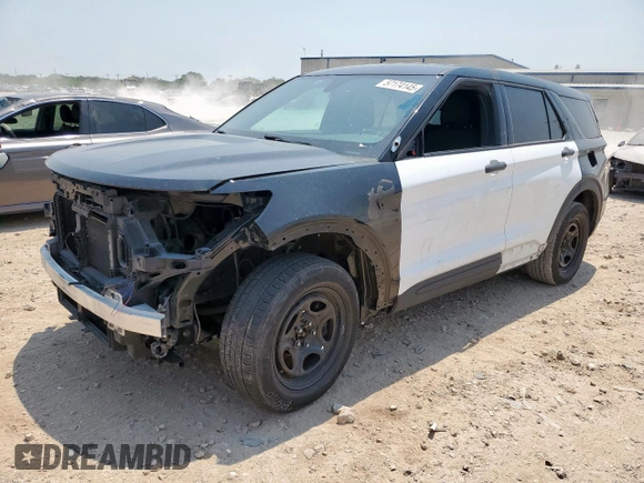 2022 Ford Police Interceptor Utility z VIN 1FM5K8AB3NGA47743, wystawiony jako Copart lot #57174145 z przebiegiem 71 935 mil mil oraz Czysty tytuł • Clean title. Historia ofert i sprzedaży dostępna na DreamBid. Obrazek 1.