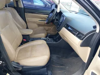 2016 Mitsubishi Outlander SE with VIN JA4AD3A37GZ006753, listed as a IAAI auction lot 41724548 with 144,748 mi miles. Bid and sale history available at carsss.com. Image 5.