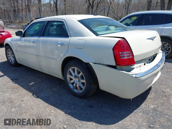2007 Chrysler 300 C with VIN 2C3KA63H87H897640, listed as a IAAI auction lot 42098669 with 87,801 mi miles. Bid and sale history available at carsss.com. Image 3.