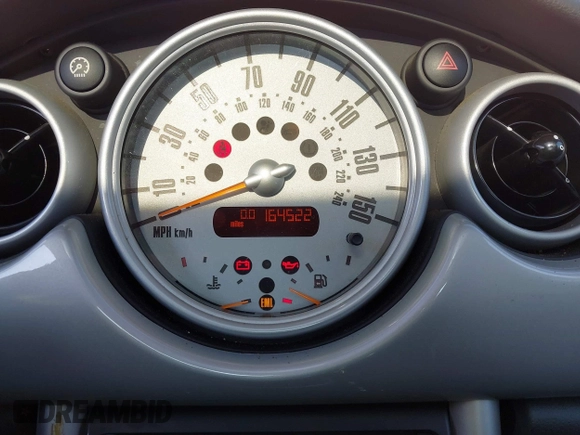2003 MINI Hardtop z VIN WMWRC33423TC41611, wystawiony jako IAAI lot #41372223 z przebiegiem 164 522 mil mil oraz . Historia ofert i sprzedaży dostępna na DreamBid. Obrazek 7.