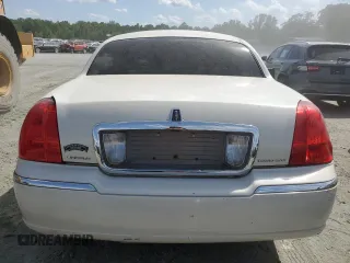 2006 Lincoln Town Car Signature z VIN 1LNHM81W26Y600713, wystawiony jako Copart lot #56341385 z przebiegiem Nie podano mil oraz Szkoda całkowita • Salvage title. Historia ofert i sprzedaży dostępna na DreamBid. Obrazek 6.