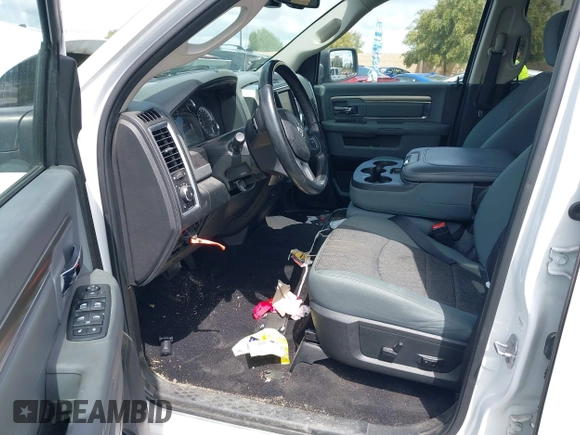 2017 Ram 1500 Big Horn z VIN 1C6RR7TM9HS710347, wystawiony jako IAAI lot #41935809 z przebiegiem 88 745 mil mil oraz . Historia ofert i sprzedaży dostępna na DreamBid. Obrazek 5.