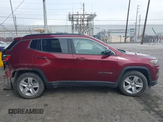 2022 Jeep Compass Latitude with VIN 3C4NJCBB8NT218393, listed as a IAAI auction lot 41712944 with 32,772 mi miles and . Bid and sale history available at carsss.com. Image 14.