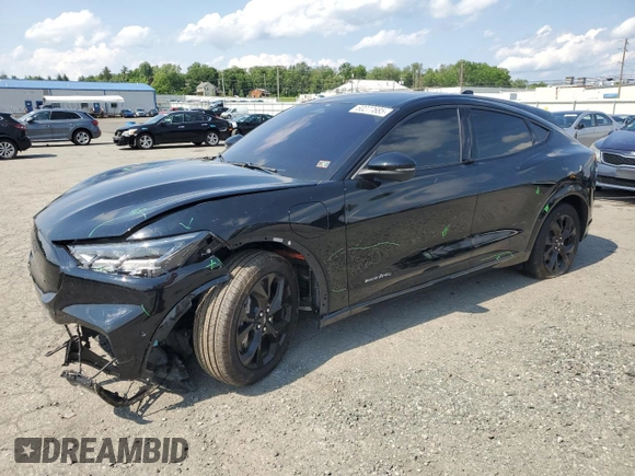 2023 Ford Mustang Mach-E Premium z VIN 3FMTK3SU7PMA64788, wystawiony jako Copart lot #60277685 z przebiegiem 13 837 mil mil oraz Szkoda całkowita • Salvage title. Historia ofert i sprzedaży dostępna na DreamBid. Obrazek 1.