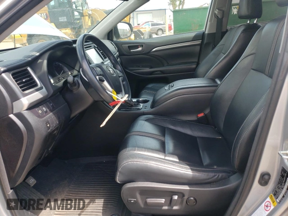 2018 Toyota Highlander SE with VIN 5TDJZRFH3JS895705, listed as a Copart auction lot 58028185 with 23,800 mi miles and Salvage title. Bid and sale history available at DreamBid. Image 7.