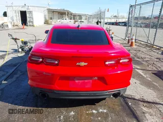 2020 Chevrolet Camaro 1LS z VIN 1G1FB1RX2L0122611, wystawiony jako IAAI lot #41835572 z przebiegiem 111 175 mil mil oraz . Historia ofert i sprzedaży dostępna na DreamBid. Obrazek 16.
