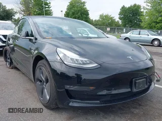 2018 Tesla Model 3 Long Range Battery z VIN 5YJ3E1EB4JF103374, wystawiony jako IAAI lot #39953673 z przebiegiem Nie podano mil oraz . Historia ofert i sprzedaży dostępna na DreamBid. Obrazek 1.