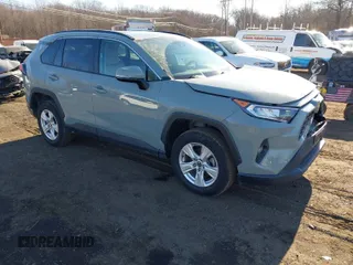 2021 Toyota RAV4 XLE with VIN 2T3W1RFV8MW152785, listed as a IAAI auction lot 41401709 with 55,069 mi miles. Bid and sale history available at carsss.com. Image 1.