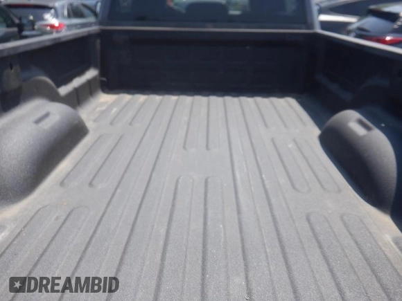 2019 Ram 1500 Tradesman z VIN 3C6JR6DGXKG502184, wystawiony jako IAAI lot #42524439 z przebiegiem 98 494 mil mil oraz . Historia ofert i sprzedaży dostępna na DreamBid. Obrazek 4.