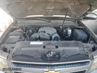 2009 Chevrolet Suburban LT w/1LT with VIN 1GNFK26309R231174, listed as a Copart auction lot 42877385 with 177,501 mi miles and Clean Title. Bid and sale history available at carsss.com. Image 12.