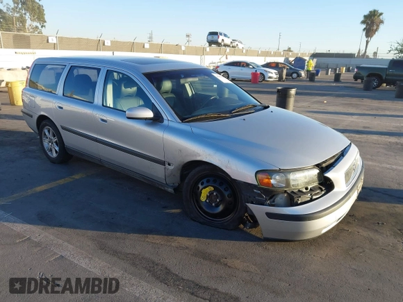 2004 Volvo V70 with VIN YV1SW59V642361434, listed as a IAAI auction lot 40801585 with 119,419 mi miles. Bid and sale history available at carsss.com. Image 1.