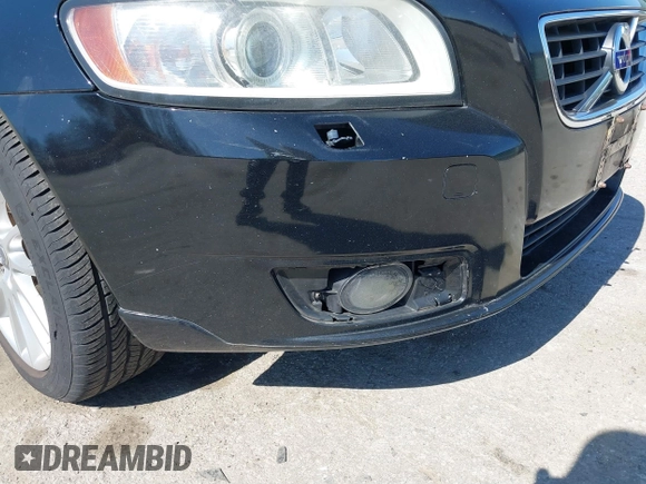 2011 Volvo V50 with VIN YV1672MW0B2612250, listed as a IAAI auction lot 41781498 with 106 mi miles. Bid and sale history available at carsss.com. Image 18.