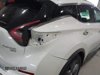 2020 Nissan Murano Platinum z VIN 5N1AZ2DS7LN149378, wystawiony jako IAAI lot #42348008 z przebiegiem 53 954 mil mil oraz . Historia ofert i sprzedaży dostępna na DreamBid. Obrazek 18.