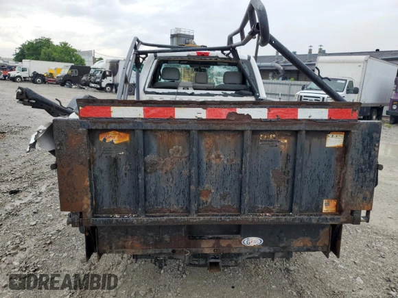 2018 Ford F-250 XL z VIN 1FTBF2A62JEC19911, wystawiony jako Copart lot #58555025 z przebiegiem 228 433 mil mil oraz Szkoda całkowita • Salvage title. Historia ofert i sprzedaży dostępna na DreamBid. Obrazek 10.