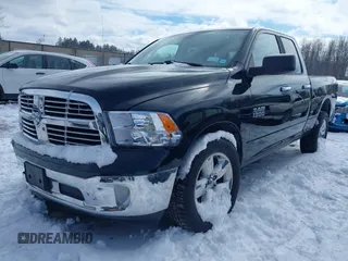 2015 Ram 1500 Outdoorsman z VIN 1C6RR7GGXFS606208, wystawiony jako IAAI lot #41660434 z przebiegiem 135 087 mil mil oraz . Historia ofert i sprzedaży dostępna na DreamBid. Obrazek 17.