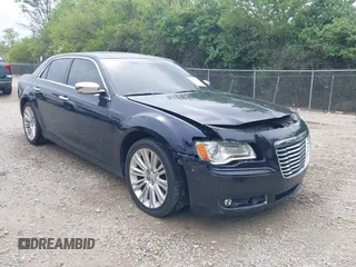 2011 Chrysler 300 C z VIN 2C3CA6CT3BH514429, wystawiony jako IAAI lot #42253038 z przebiegiem 129 918 mil mil oraz . Historia ofert i sprzedaży dostępna na DreamBid. Obrazek 1.