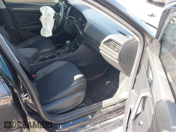 2019 Volkswagen Jetta SEL with VIN 3VWEB7BU7KM193642, listed as a IAAI auction lot 42718572 with 124,633 mi miles and . Bid and sale history available at DreamBid. Image 5.