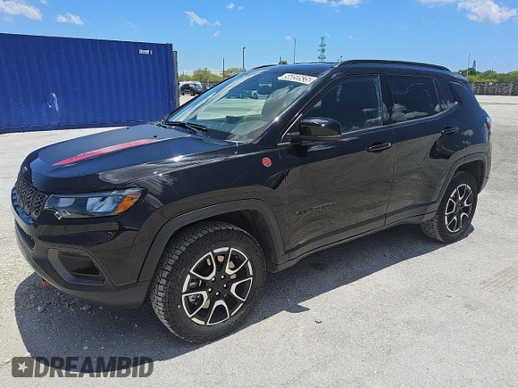 2024 Jeep Compass Trailhawk with VIN 3C4NJDDNXRT137253, listed as a Copart auction lot 56059935 with 31,615 mi miles and Clean title. Bid and sale history available at DreamBid. Image 1.