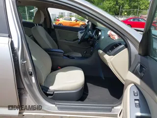 2015 Kia Optima LX z VIN 5XXGM4A70FG392359, wystawiony jako IAAI lot #42232025 z przebiegiem 192 636 mil mil oraz . Historia ofert i sprzedaży dostępna na DreamBid. Obrazek 5.