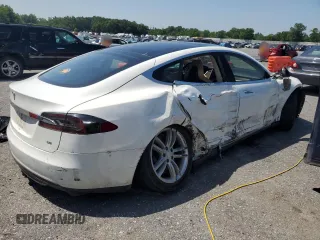 2013 Tesla Model S z VIN 5YJSA1DN0DFP18592, wystawiony jako Copart lot #62151505 z przebiegiem 192 283 mil mil oraz Szkoda całkowita • Salvage title. Historia ofert i sprzedaży dostępna na DreamBid. Obrazek 3.