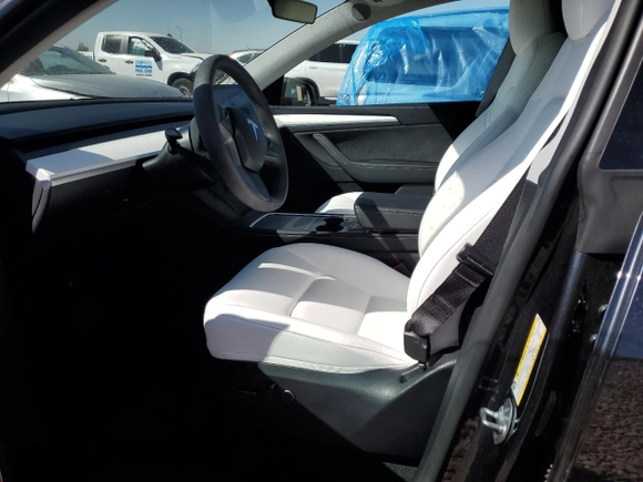 2024 Tesla Model Y Long Range with VIN 7SAYGDEE9RA221380, listed as a Copart auction lot 47516705 with 10,930 mi miles and Salvage Title. Bid and sale history available at DreamBid. Image 7.