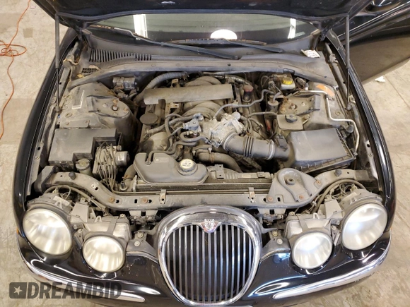 2003 Jaguar S-Type z VIN SAJEA01U93HM84195, wystawiony jako Copart lot #54300574 z przebiegiem 98 820 mil mil oraz Czysty tytuł • Clean title. Historia ofert i sprzedaży dostępna na DreamBid. Obrazek 11.