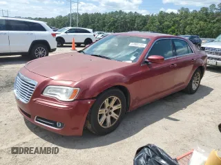 2014 Chrysler 300 z VIN 2C3CCAAG0EH150946, wystawiony jako Copart lot #53905135 z przebiegiem 179 373 mil mil oraz Tytuł czysty. Historia ofert i sprzedaży dostępna na DreamBid. Obrazek 1.