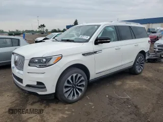 2022 Lincoln Navigator Reserve z VIN 5LMJJ2LT6NEL04181, wystawiony jako Copart lot #58251115 z przebiegiem 4 965 mil mil oraz Czysty tytuł • Clean title. Historia ofert i sprzedaży dostępna na DreamBid. Obrazek 1.