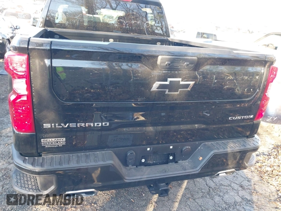 2024 Chevrolet Silverado 1500 Custom Trail Boss with VIN 3GCUDCED2RG375626, listed as a IAAI auction lot 41231846 with 4,565 mi miles. Bid and sale history available at carsss.com. Image 15.