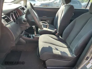 2007 Nissan Versa SL z VIN 3N1BC11E77L451507, wystawiony jako Copart lot #59663715 z przebiegiem 132 363 mil mil oraz Szkoda całkowita • Salvage title. Historia ofert i sprzedaży dostępna na DreamBid. Obrazek 7.