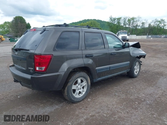 2005 Jeep Grand Cherokee Laredo z VIN 1J8GR48KX5C598646, wystawiony jako IAAI lot #42253900 z przebiegiem 197 848 mil mil oraz . Historia ofert i sprzedaży dostępna na DreamBid. Obrazek 4.