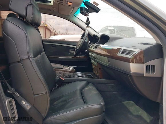 2007 BMW 7 Series 750i with VIN WBAHL83577DT10078, listed as a IAAI auction lot 41462116 with 151,826 mi miles. Bid and sale history available at carsss.com. Image 5.