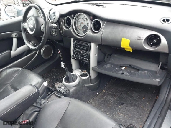 2005 MINI Cooper Hardtop S with VIN WMWRE33445TD93578, listed as a IAAI auction lot 42044654 with 150,123 mi miles. Bid and sale history available at carsss.com. Image 5.