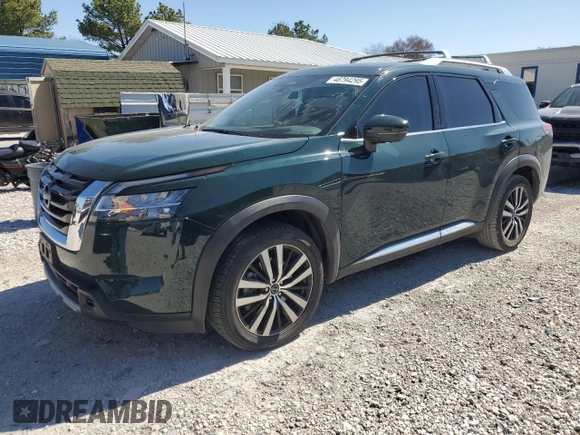 2023 Nissan Pathfinder Platinum z VIN 5N1DR3DH4PC200280, wystawiony jako Copart lot #48794295 z przebiegiem 44 240 mil mil oraz Szkoda całkowita • Salvage title. Historia ofert i sprzedaży dostępna na DreamBid. Obrazek 1.