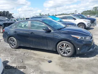 2022 Kia Forte LXS z VIN 3KPF24AD8NE419189, wystawiony jako IAAI lot #41983931 z przebiegiem 120 000 mil mil oraz . Historia ofert i sprzedaży dostępna na DreamBid. Obrazek 13.