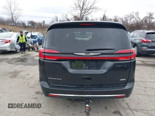 2022 Chrysler Pacifica Touring L z VIN 2C4RC3BG6NR164599, wystawiony jako IAAI lot #41727606 z przebiegiem 17 078 mil mil oraz . Historia ofert i sprzedaży dostępna na DreamBid. Obrazek 16.