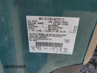 2005 Ford F-250 XL z VIN 1FTSX20P45EC42118, wystawiony jako Copart lot #56605955 z przebiegiem 243 932 mil mil oraz Szkoda całkowita • Salvage title. Historia ofert i sprzedaży dostępna na DreamBid. Obrazek 12.