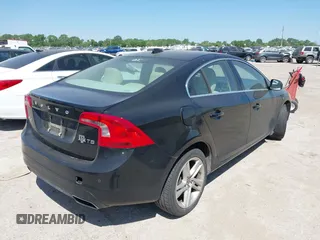 2015 Volvo S60 T5 Drive-E Premier with VIN YV140MFK5F2360714, listed as a IAAI auction lot 42043000 with 170,062 mi miles. Bid and sale history available at carsss.com. Image 4.