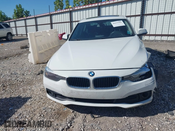 2017 BMW 3 Series 320i z VIN WBA8E1G50HNU14757, wystawiony jako IAAI lot #40429182 z przebiegiem 118 032 mil mil oraz . Historia ofert i sprzedaży dostępna na DreamBid. Obrazek 12.