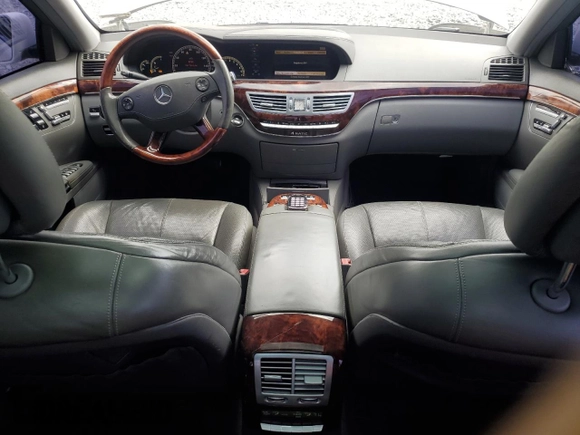 2008 Mercedes-Benz S 550 z VIN WDDNG86X18A214561, wystawiony jako Copart lot #52362325 z przebiegiem 150 140 mil mil oraz Czysty tytuł • Clean title. Historia ofert i sprzedaży dostępna na DreamBid. Obrazek 8.