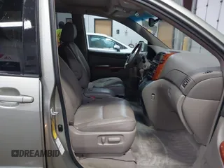 2010 Toyota Sienna XLE z VIN 5TDDK4CC6AS032622, wystawiony jako IAAI lot #42271332 z przebiegiem 139 650 mil mil oraz . Historia ofert i sprzedaży dostępna na DreamBid. Obrazek 5.