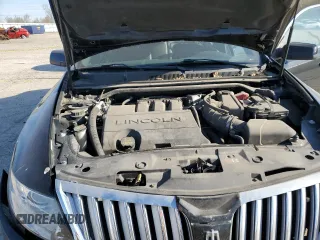 2011 Lincoln MKS z VIN 1LNHL9DR1BG607036, wystawiony jako Copart lot #53512305 z przebiegiem 159 921 mil mil oraz Szkoda całkowita • Salvage title. Historia ofert i sprzedaży dostępna na DreamBid. Obrazek 11.