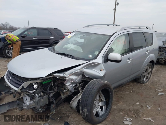 2007 Mitsubishi Outlander XLS with VIN JA4MT41X47U001032, listed as a IAAI auction lot 41185020 with 176,971 mi miles. Bid and sale history available at carsss.com. Image 6.