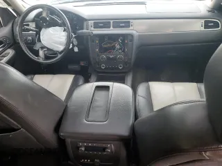2008 Chevrolet Tahoe 3LT z VIN 1GNFK13068R115383, wystawiony jako Copart lot #77604584 z przebiegiem Nie podano mil oraz Tytuł czysty. Historia ofert i sprzedaży dostępna na DreamBid. Obrazek 8.