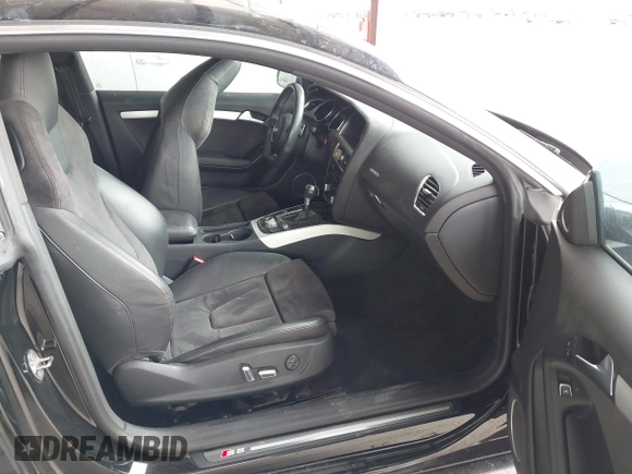 2013 Audi S5 Premium Plus z VIN WAUCGAFR7DA031148, wystawiony jako IAAI lot #42112636 z przebiegiem 89 036 mil mil oraz . Historia ofert i sprzedaży dostępna na DreamBid. Obrazek 5.