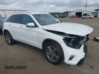 2021 Mercedes-Benz GLC 300 z VIN W1N0G8EBXMF995726, wystawiony jako IAAI lot #41954125 z przebiegiem 90 981 mil mil oraz . Historia ofert i sprzedaży dostępna na DreamBid. Obrazek 1.